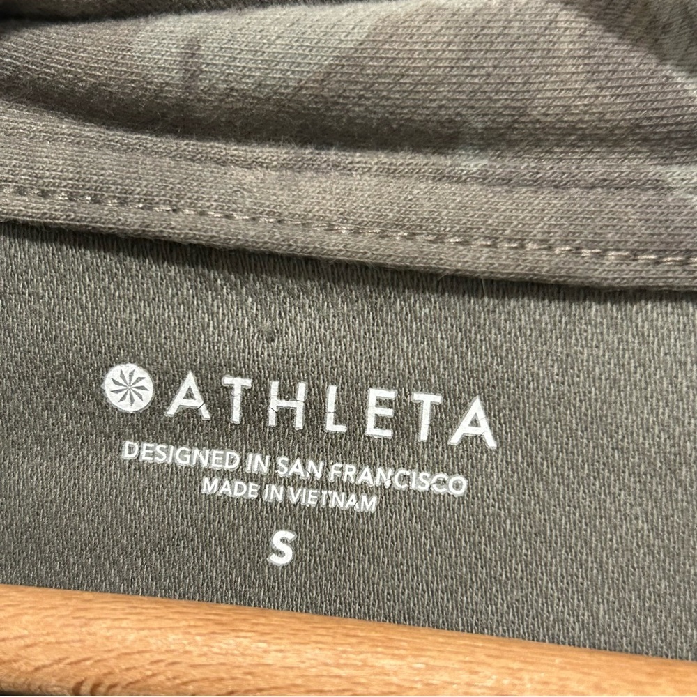 Athleta Farallon Printed Sweatshirt Womens Small Stratum Camo Laurel Olive Green - Picture 4 of 6